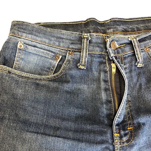 LEVI'S Cut Off Shorts Dark Wash Fading Size 32 - Picture 6 of 10